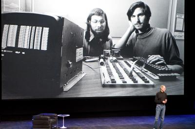 Steve_Jobs_Onstage_with_Young_Steve_Jobs
